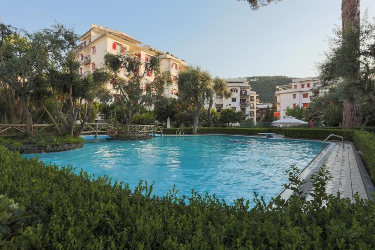 Sorrentovibes - Modern Apartment With Terrace, Swimming Pool&Tennis Eksteriør bilde